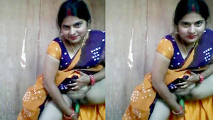 Desi Bhabhi Sharing Her Secret Recipe For Making Cucumber Chutney
