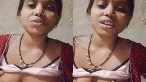 Exclusive Odia bhabhi showcases her ample assets