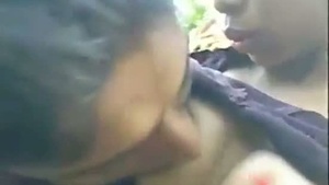 Desi college girl seduces her lover and gives him a blowjob in the park