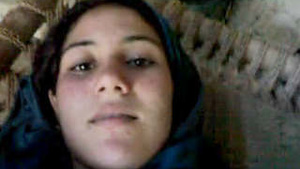 Nepali menina masturbates using condom