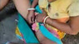 Desi bhabhi gets naked and shaves her pussy