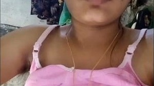 Desi Aldeia Bhabhi Showing Her Naked Body