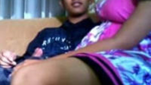 Cousin brother fingers his sister in a hot video