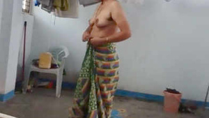 Devar voyeur captures South Indian sunnis nude saree change on cam