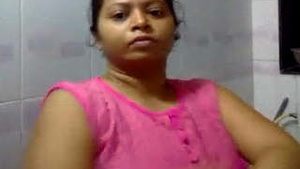 Desi Bhabhi Gets Naked in the Bathroom