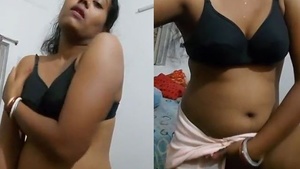 Desi Bhabhis Sexy Tease Show in 174 Video