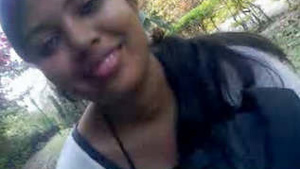 Hot gujrati girl with her manu boyfriend in the park showing her big juicy breasts