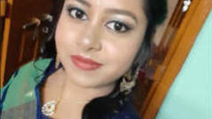Indian Babe Fingers Herself to Orgasm