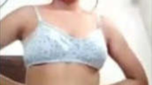 Assame Guwahati menina showing para BF