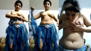 Webcam porn video of XXX Desi hottie having fun with breasts