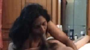 Desi bhabhis amazing oral skills put to good use by her lover