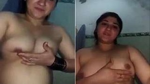 Paki Bhabhi Showing Her Nude Body