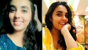Exclusive Super hot look Desi indian Girl Showing Boobs