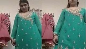 Sexy Paki Girl Changing Her Cloths