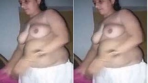Paki Bhabhi Showing Her Boobs and Pussy