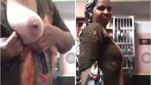Mallu Bahbhi Showing boobs