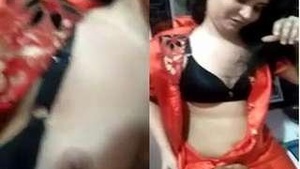 Paki Bhabhi Showing Pussy