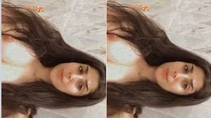 Paki Girl Shows her Boobs and Pussy