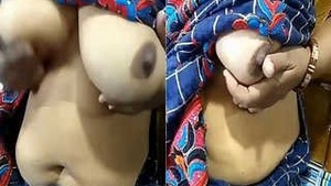 Horny Desi Bhabhi Paly with Her Big Boobs and Handjob