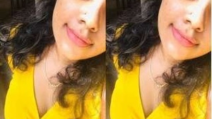 Cute indian Girl Shows Boobs and Wet Pussy