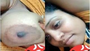 Hot Desi Bhabhi With Boobs