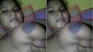 Hot Desi indian Girl Showing Her Boob