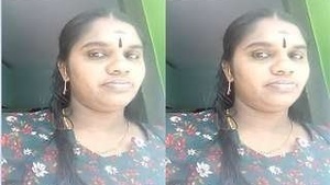 Horny Mallu Bhabhi Showing Pussy