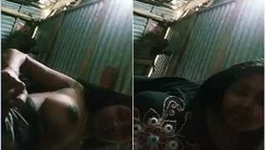 KolkataWali Girl Showing Boobs