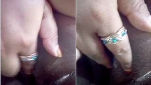 Horny Paki Bhabhi Fingerring