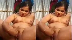Sexy Village Girl Fingerring