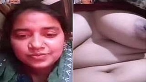 Sexy Desi Girl Showing Boobs on Video Call