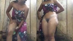 Exclusive Cute Look Sri Lankan Girl Bathing Capture for Lover