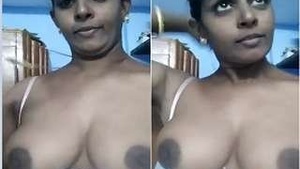 Desi MAllu Bhabhi Showing Boobs
