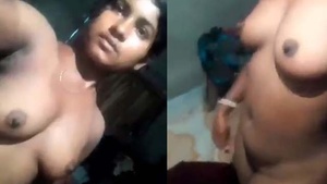 Bengali Boudi showing her red pussy hole on cam