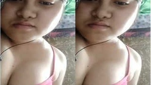 Assamese Girl off her Pussy To Lover On Video Call