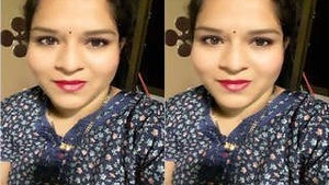 Sexy Desi Bhabhi Showing Her Big Boobs