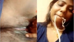 Desi Girl Shows Her Boobs Pussy On VC
