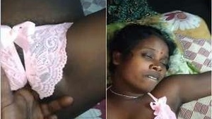 Exclusive Desi Village Wife gets her Pussy licking and Fingering and Cum