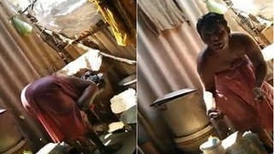 Desi Bhabhi Bathing