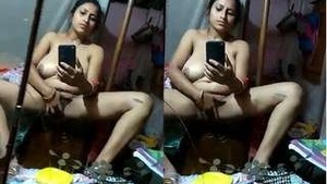Horny Desi Bhabhi Record Fingerring Selfie