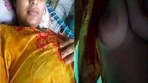Sexy Desi indian girl Showing Her Big Boobs and Wet Pussy