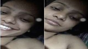 Sexy Desi Girl Showing her Boobs On Video Call