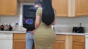 STEPMOMS BIG ASS CANT COME OUT BECAUSE OF THE CORONAVIRUS ISOLATION, SO SHE FUCKS HER SON