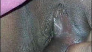 Desi woman gets her pussy exposed husband