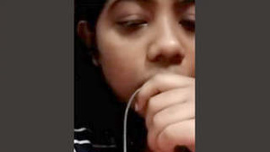Kolkata girl showing breasts on video call