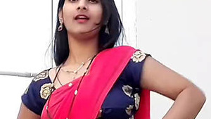 shivani thakur quente leitoso umbigo mostrar