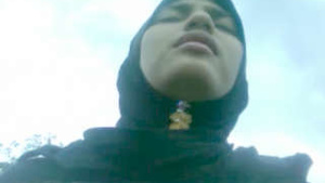 Cute hijabi girl show off her pussy tits