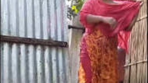 Desi Bhabi Bath Secretly Captured Casting Clip