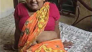 Desi Bubbling Village housewife erotic navel show