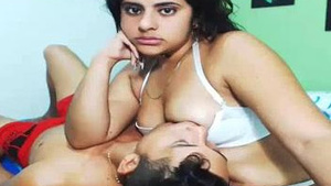 Indian milf feeding girl to her boyfriend on live cam
